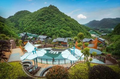 贵州百里杜鹃景区招商引资暨旅游推介会在成都举办 邀川人去避暑